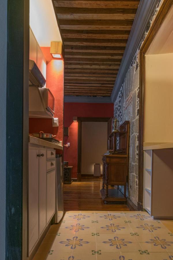Apartment Historic W Balconies To Cathedral & Rooftop Casa Sauto 5 *