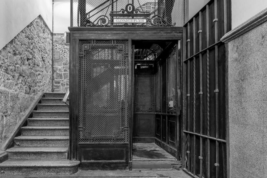 Apartment Historic W Balconies To Cathedral & Rooftop Casa Sauto 5